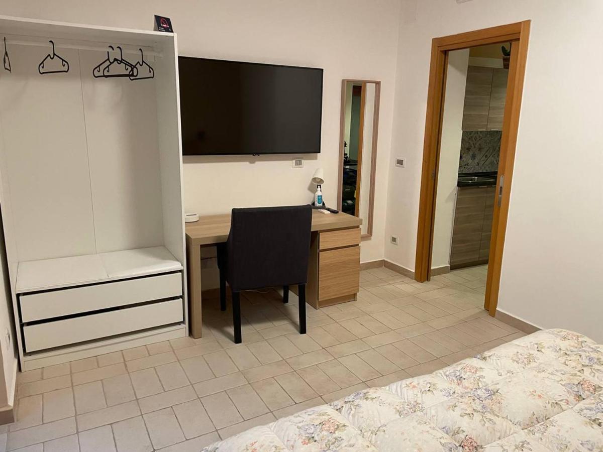 Alex Comfort House Bari Bagian luar foto